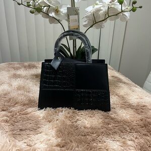 Elegant Black Croc-Embossed Handbag